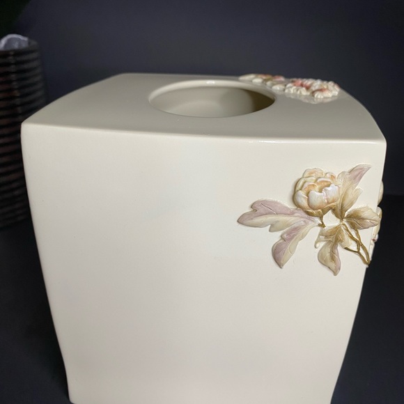 Croscill Charlotte Tissue Box Cover Floral Handpainted Cottage - Picture 2 of 6